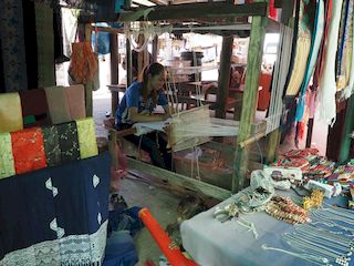 un magasin de tissus, Ban Xang Hai  • Laos